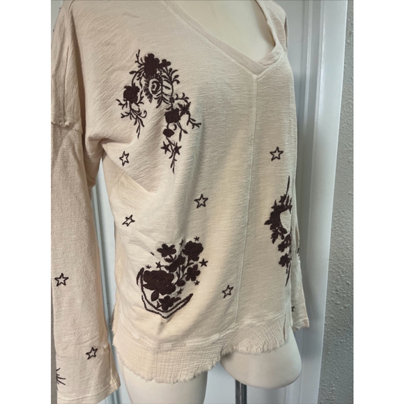 NWT distressed women’s embroidered sweater blouse by Caite Kyla Seo - Picture 11 of 16